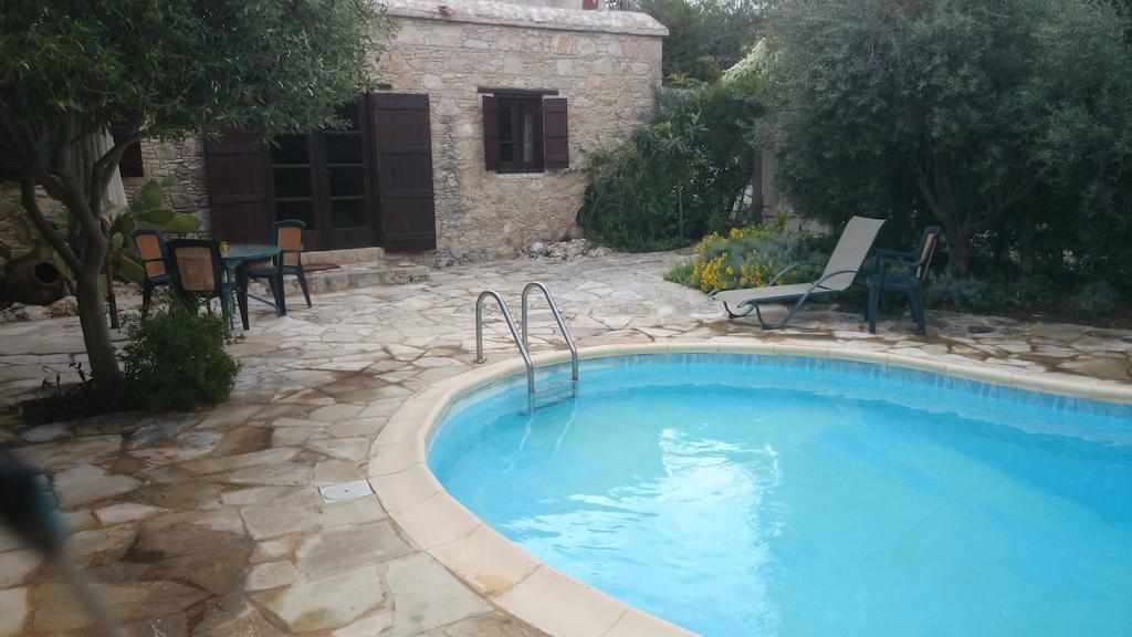 Kipseli Cottage Polis الغرفة الصورة